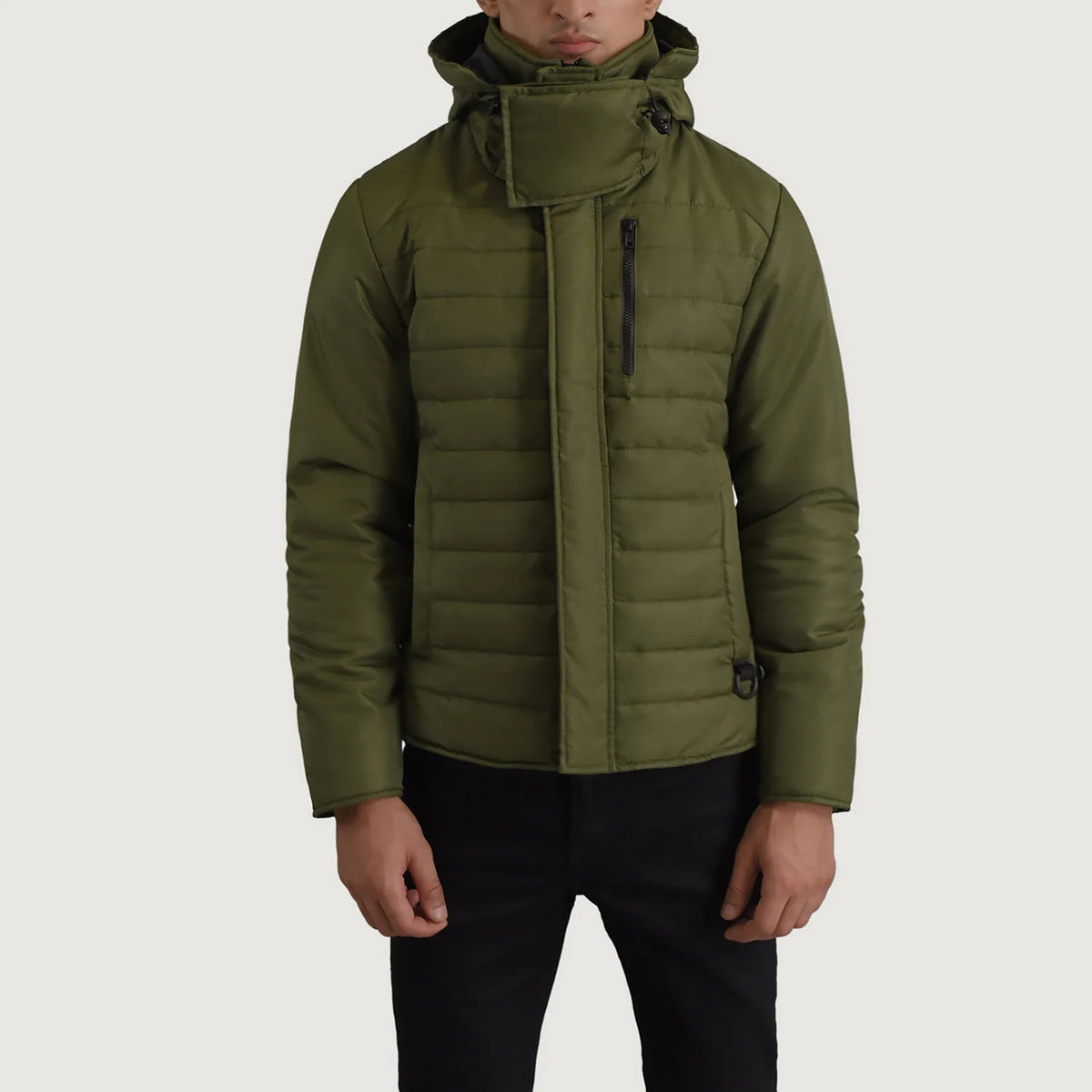 
Malcolm Verde Hooded Puffer Chaqueta de Cuero para Hombre - Vista lateral mostrando el corte ergonómico de mangas