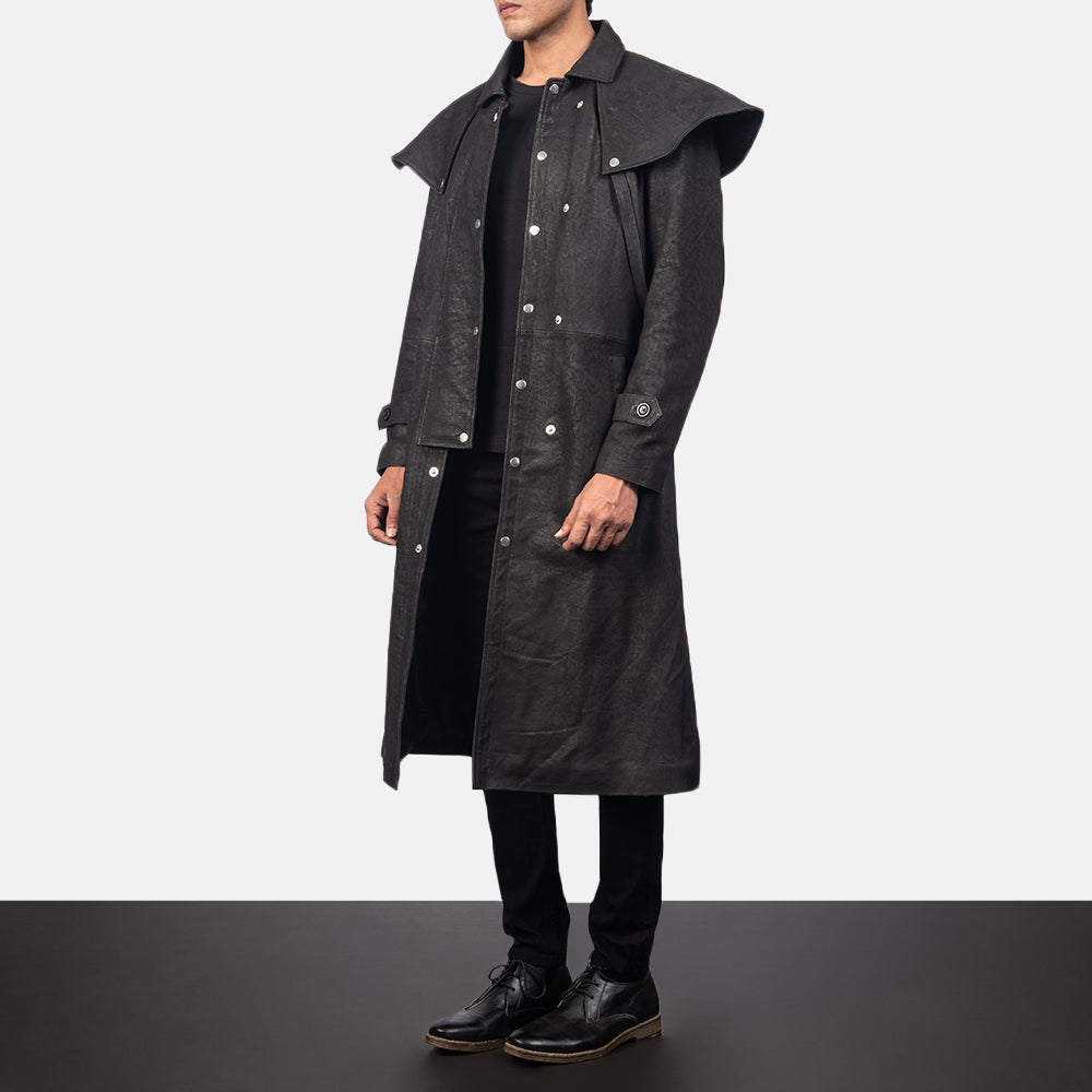 
Distressed Black Sheepskin Snuffed Trench Coat - Vista posterior con hombros definidos y bajo impecable