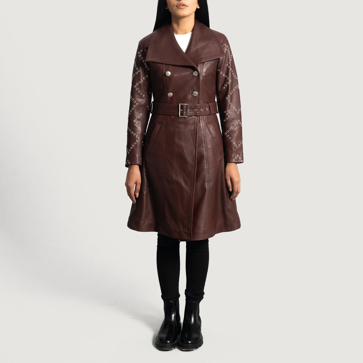 
Maroon Sheepskin Leather Trench Coat - Vista posterior con hombros definidos y bajo impecable