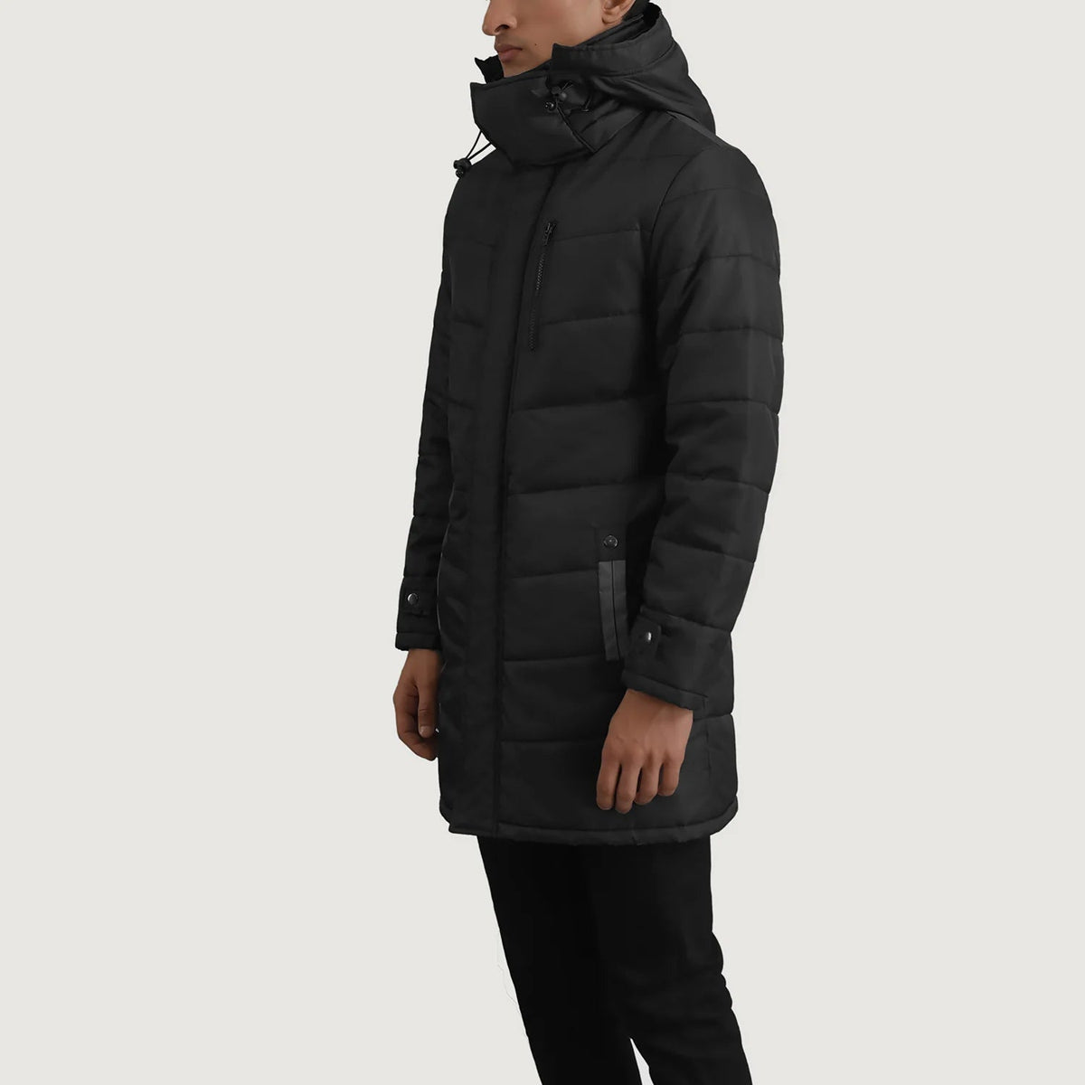 
Black Full-Grain Leather Hooded Jacket - Vista posterior con hombros definidos y bajo impecable