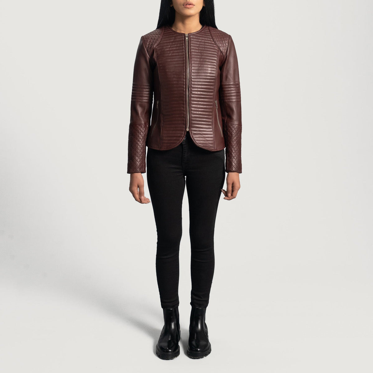 Detalle de cerca of Classic Collar &amp; Zipper Hardware on Women's Nexi Quilted Maroon Leather Jacket