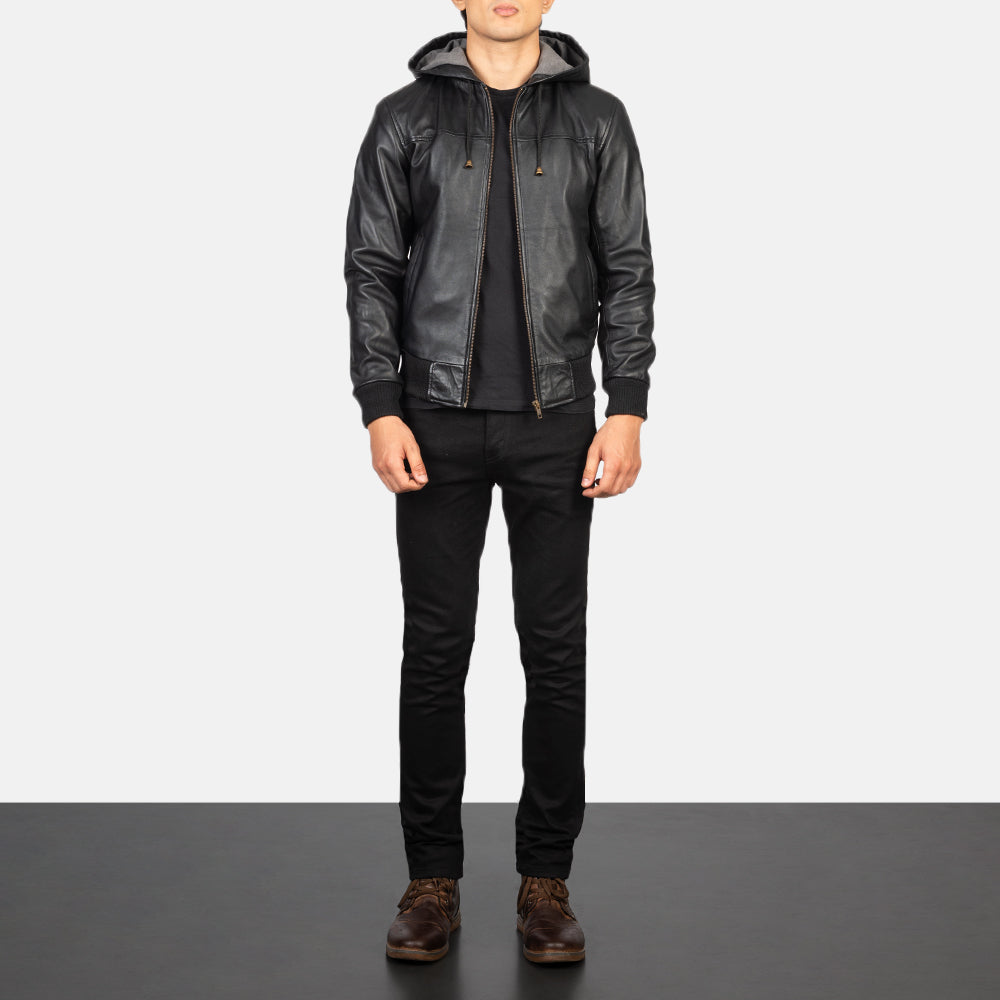 
Nintenzo Black Hooded Leather Jacket - Vista lateral mostrando el corte ergonómico de mangas
