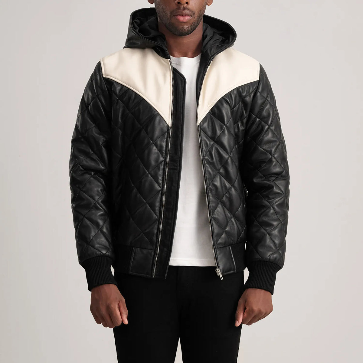 
Norman Tan Hooded Bomber Leather Puffer Jacket in Tan Brown Sheepskin Leather - Vista frontal y silueta entallada | Comprar online