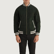 Detalle de cerca of Varsity collar &amp; Zipper Hardware on Pascal Verde Suede Varsity Chaqueta de Cuero para Hombre