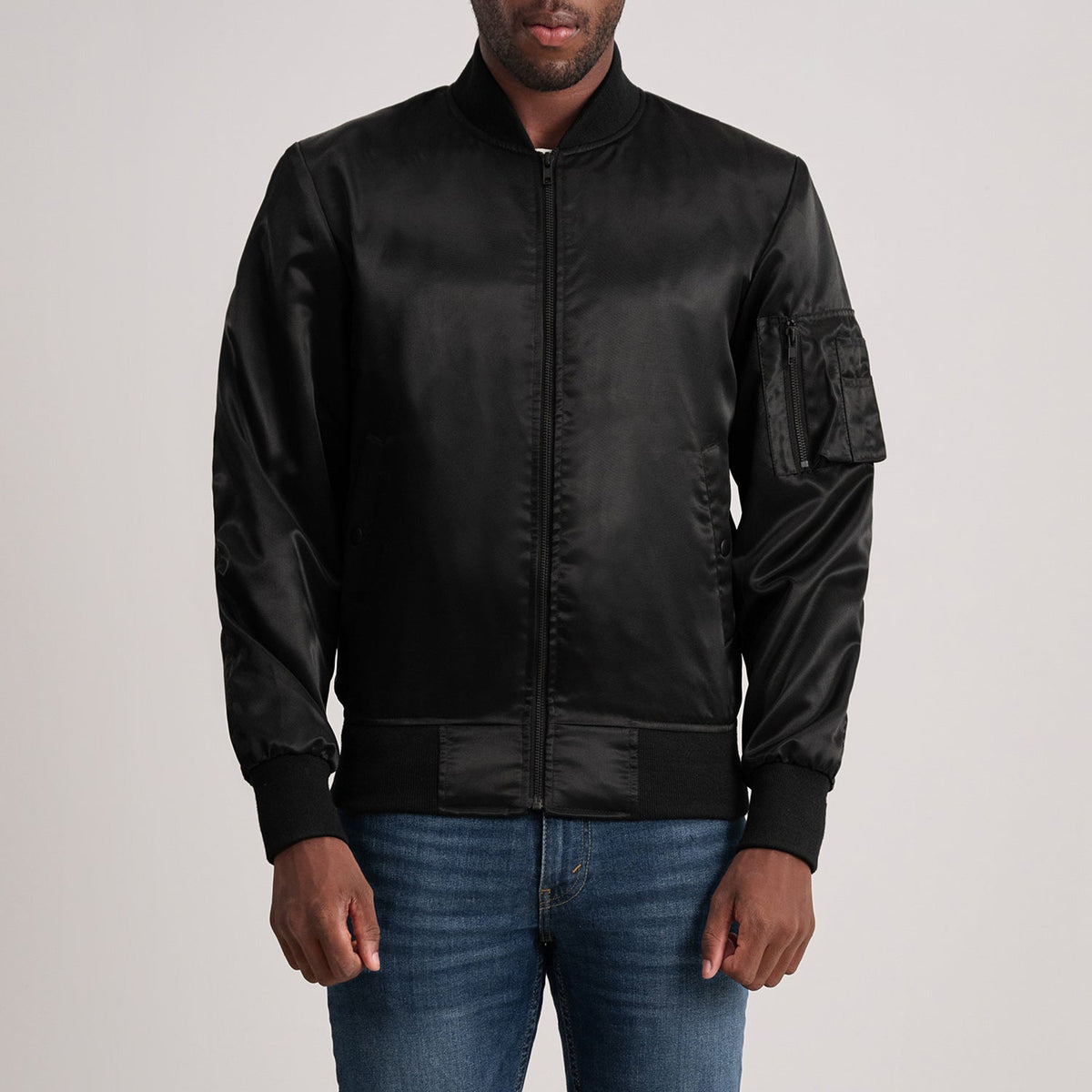 Quinton MA-1 Negro Cazadora Bomber de Cuero para Hombre in Black Satin - Vista frontal y silueta a medida | Comprar online