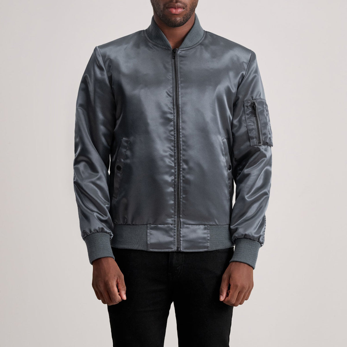 Quinton MA-1 Gris Cazadora Bomber de Cuero para Hombre in Grey Satin - Vista frontal y silueta a medida | Comprar online