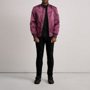 Detalle de cerca of Varsity &amp; Zipper Hardware on Quinton MA-1 Granate Cazadora Bomber de Cuero para Hombre