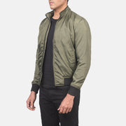Green Nylon Bomber Jacket - Vista trasera con ajuste entallado en hombros y bajo impecable