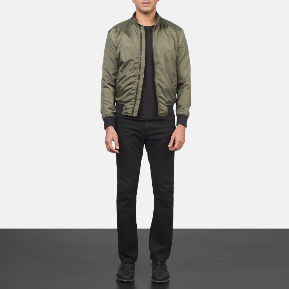 Men's Ramon Verde Cazadora Bomber de Cuero para Hombre - Vista de perfil lateral con corte ergonómico de manga