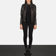 Women's Rave Brown Leather Biker Jacket - Vista de perfil lateral con corte ergonómico de manga