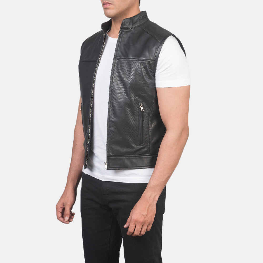 
Black Cowhide &Amp; Sheepskin Leather Biker Jacket - Vista posterior con hombros definidos y bajo impecable