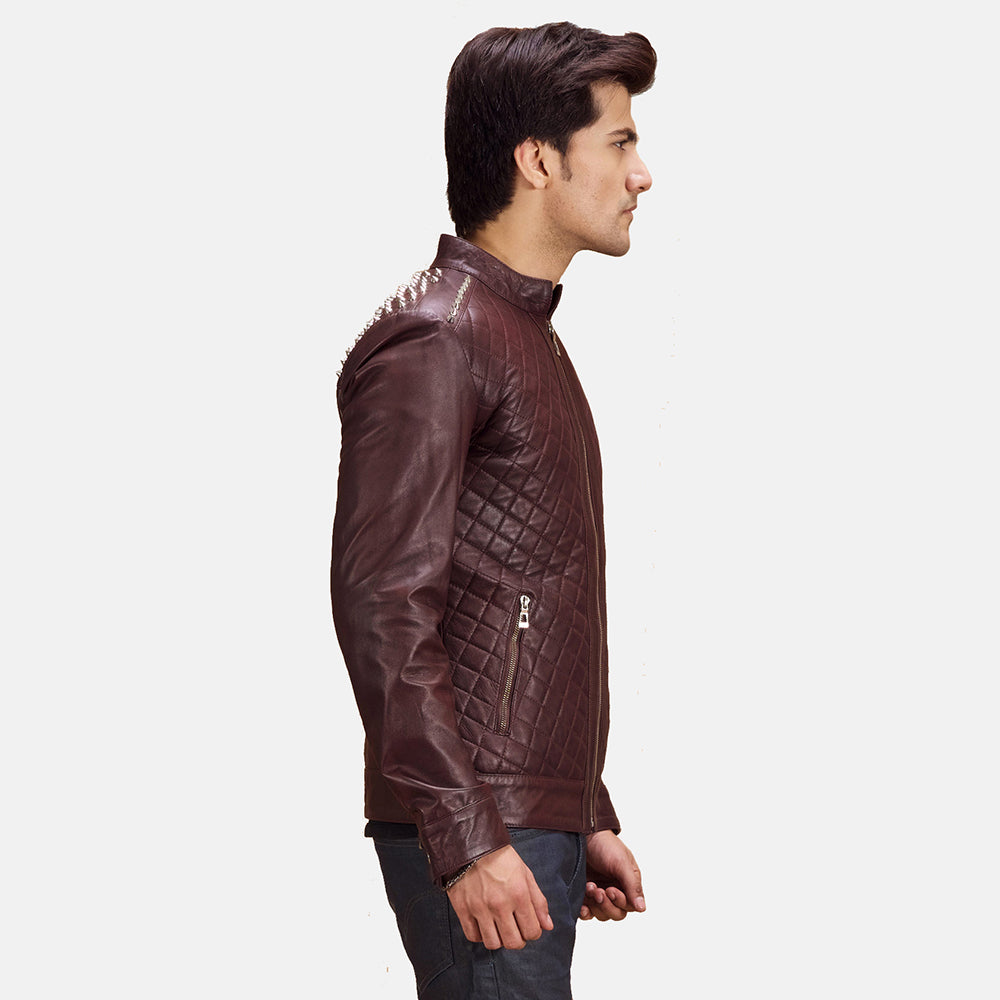 
Maroon Sheepskin Leather Biker Jacket - Vista posterior con hombros definidos y bajo impecable