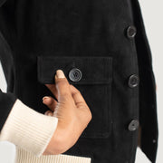 
Vista interior Showing Quilted Polyester Lining & Dos bolsillos interiores de utilidad