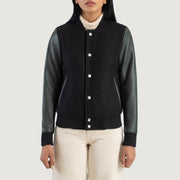 Detalle de cerca of Varsity &amp; Snap Buttons Hardware on Savant Green Hybrid Varsity Jacket