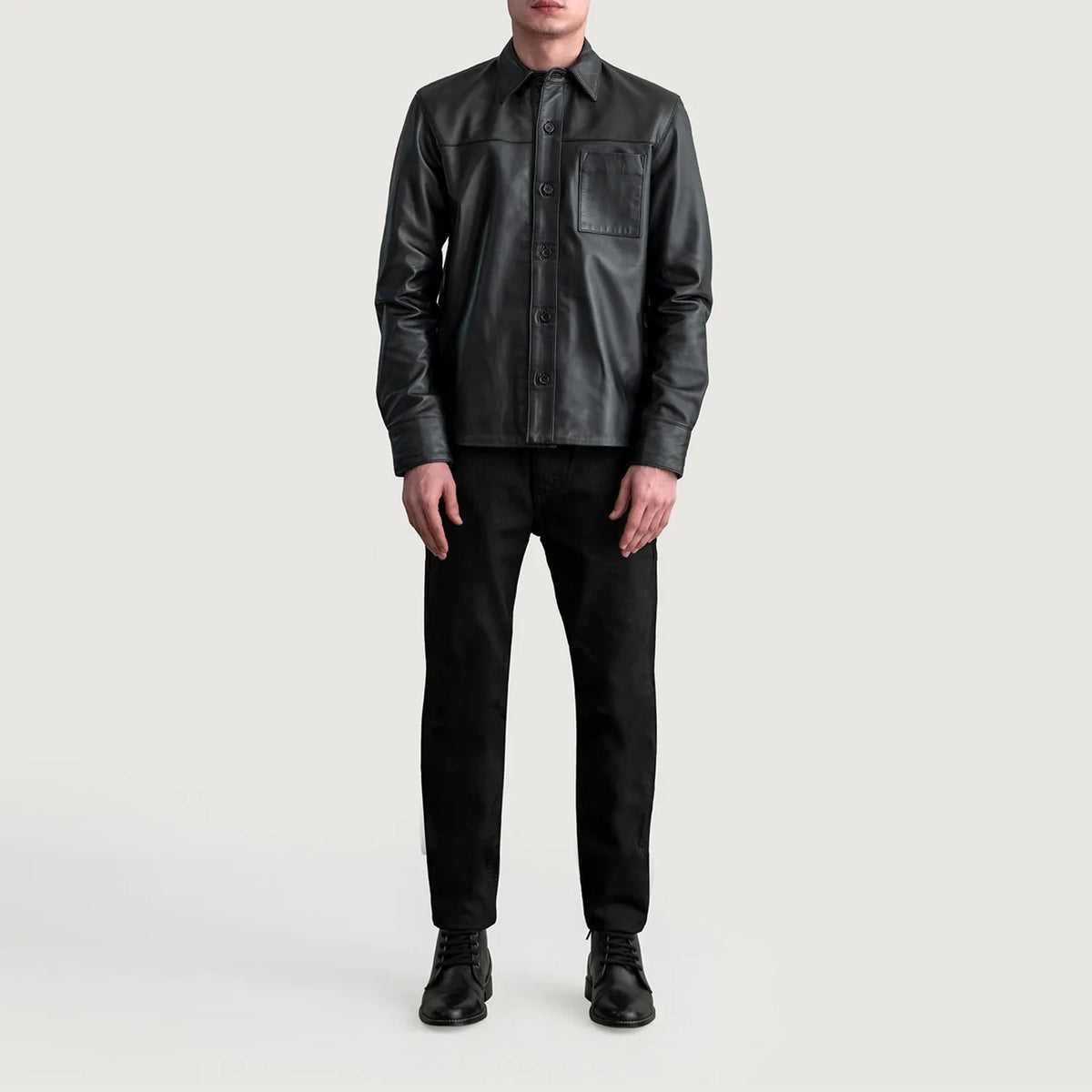 Detalle de cerca of Shirt &amp; Buttons Hardware on Scout Negro Leather Shirt para Hombre