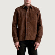 
Scout Moca Suede Leather Shirt para Hombre - Vista lateral mostrando el corte ergonómico de mangas
