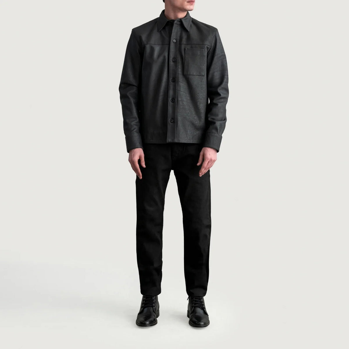 
Vista de detalle of Shirt & Buttons Hardware on Scout Tumbled Negro Leather Shirt para Hombre