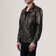 Sean Marrón Leather Classic Chaqueta de Cuero para Hombre For Men - Vista de perfil mostrando el corte ergonómico de manga