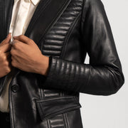 Women's Selina Negro Blazer de Cuero de Cuero para Mujer - Vista de perfil lateral con corte ergonómico de manga