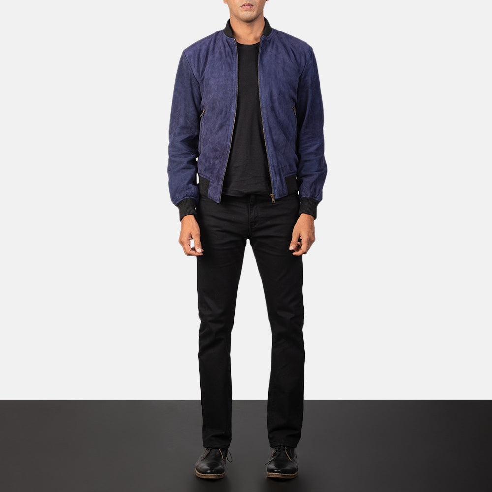 Men's Shane Navy Blue Suede Bomber Jacket - Vista de perfil lateral con corte ergonómico de manga