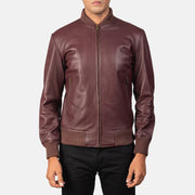 Detalle de cerca of Varsity &amp; Zipper Hardware on Men's Shane Granate Cazadora Bomber de Cuero para Hombre