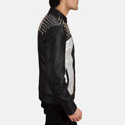 
Black Sheepskin Leather Biker Jacket - Vista posterior con hombros definidos y bajo impecable