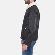 
Black Goatskin Leather Aviator Jacket - Vista posterior con hombros definidos y bajo impecable