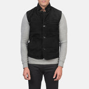Detalle de cerca of Notch with removable throat latch &amp; Button Hardware on Men's Tony Negro Suede Vest para Hombre