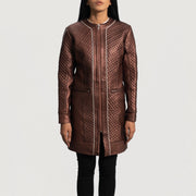 
Vista de detalle of Classic Collar & Zipper Hardware on Trudy Lane Acolchado Granate Abrigo de Cuero para Mujer