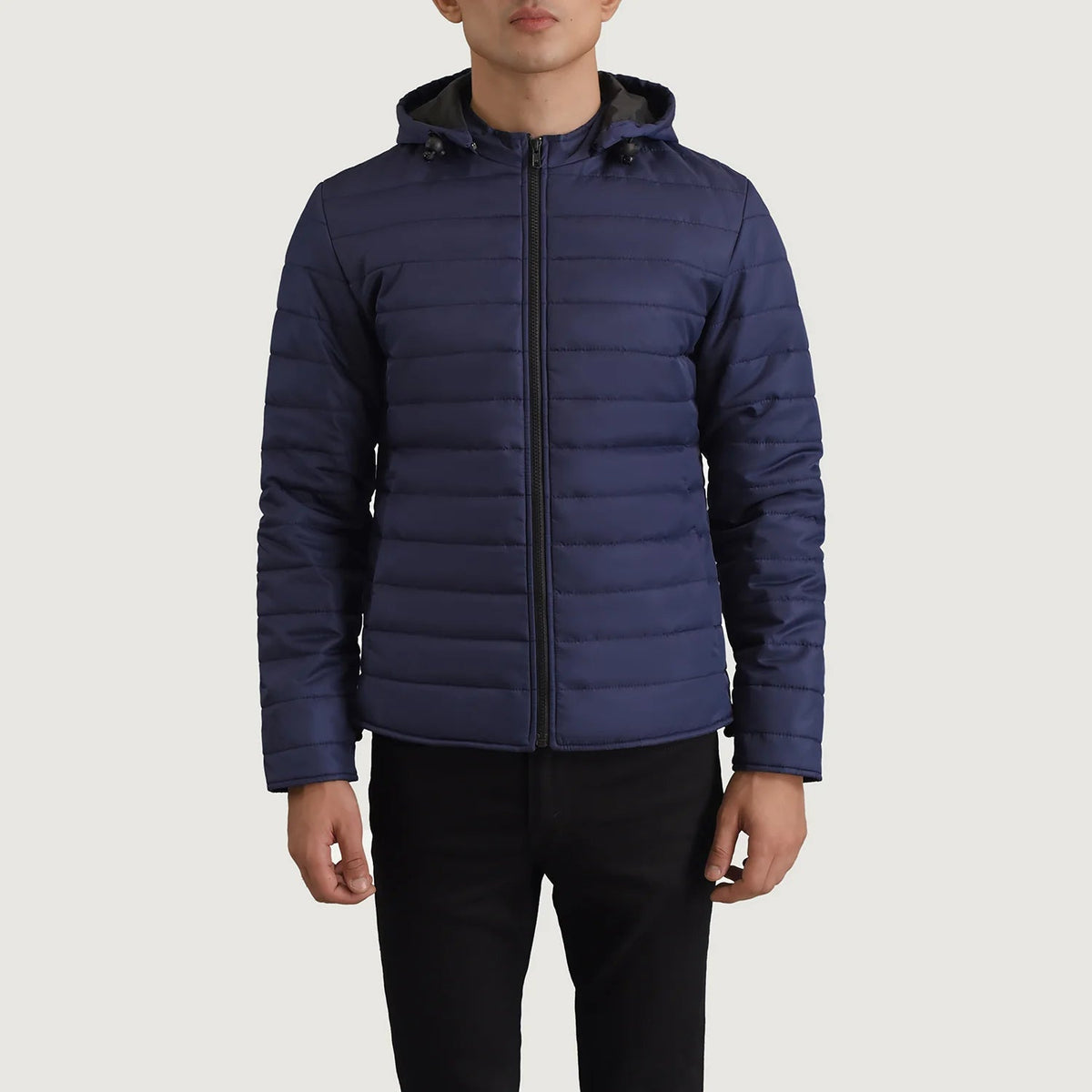 Detalle de cerca of Classic Collar &amp; Zipper Hardware on Tyler Azul Hooded Puffer Chaqueta de Cuero para Hombre
