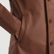 Vista interior Showing Quilted Polyester Lining &amp; Dos bolsillos interiores