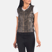 
Vista de detalle of V-neck & Zipper Hardware on Vanda Marrón Envejecido Leather Biker Vest para Mujer