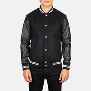 
Vista de detalle of Varsity & Snap Buttons Hardware on Vaxton Negro Striped Hybrid Varsity Chaqueta de Cuero para Hombre