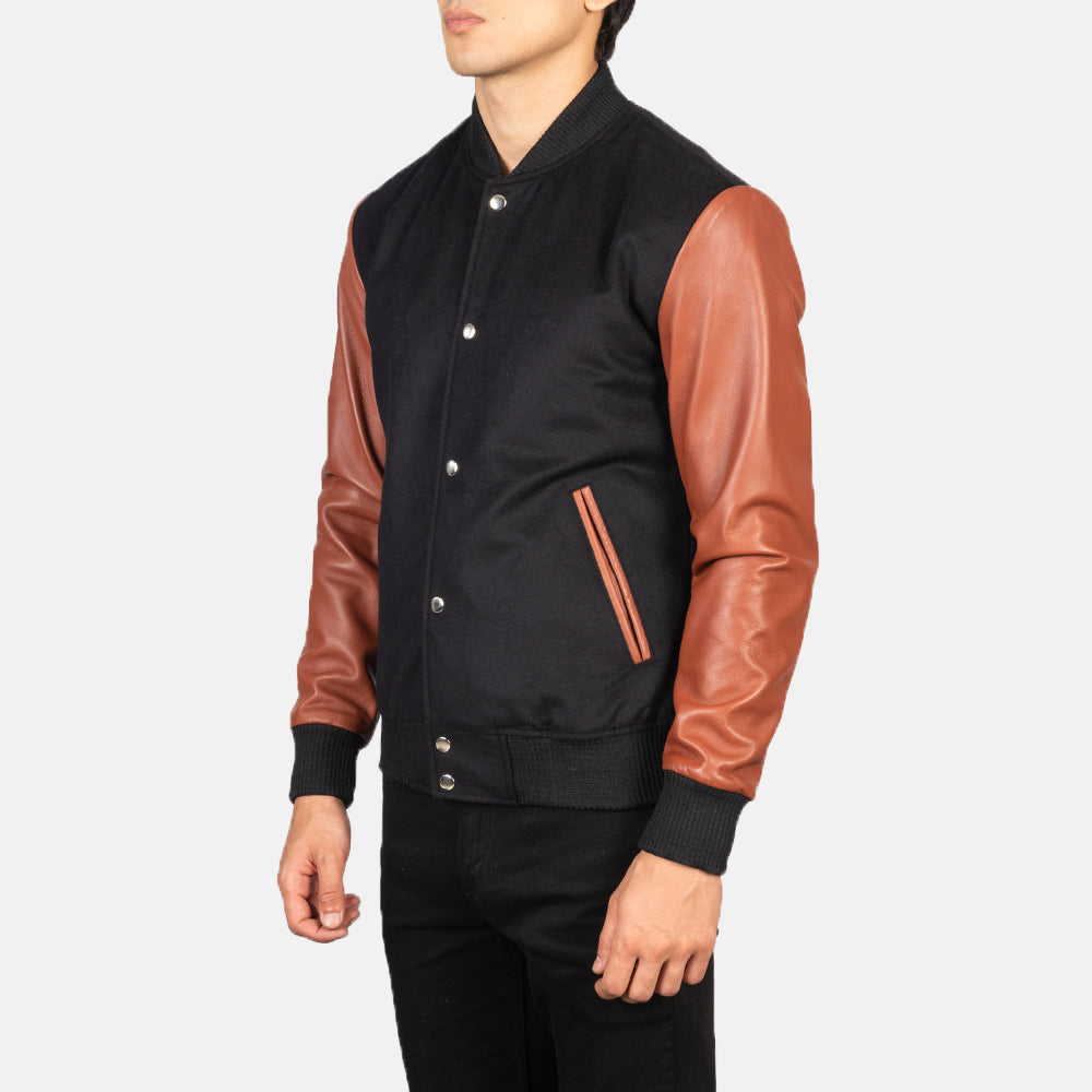 Black &amp; Brown Sheepskin Leather Varsity Jacket - Vista trasera con ajuste entallado en hombros y bajo impecable