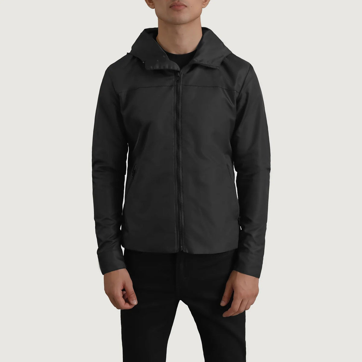 
Vista de detalle of Classic Collar & Zipper With Inside Wind Flap. Hardware on Wesley Negro Hooded Windbreaker Chaqueta de Cuero para Hombre