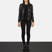 Women's Westa A-2 Black Leather Bomber Jacket - Vista de perfil lateral con corte ergonómico de manga