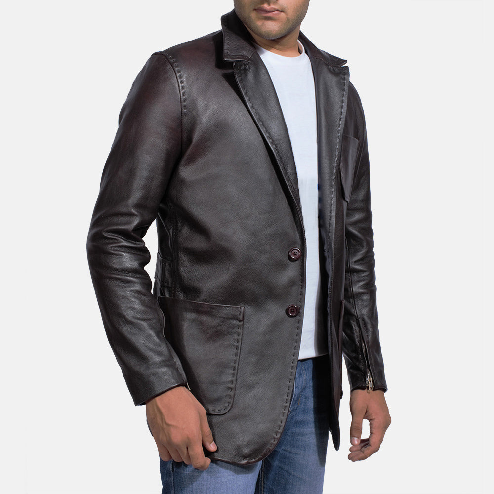 Detalle de cerca of Notch &amp; Button Hardware on Men's Wine Negro Blazer de Cuero de Cuero para Hombre