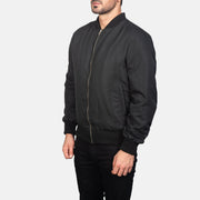 Black Polyester Bomber Jacket - Vista trasera con ajuste entallado en hombros y bajo impecable