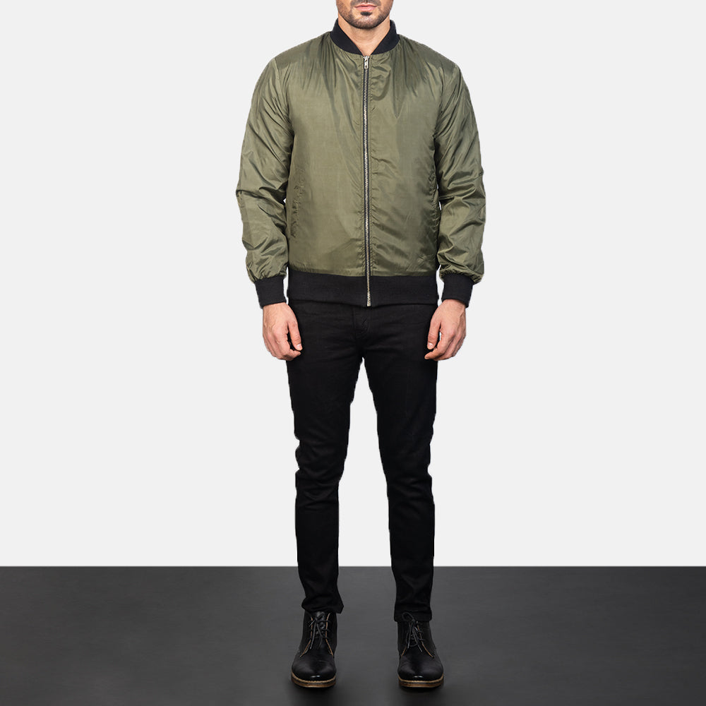 Men's Zack Verde Cazadora Bomber de Cuero para Hombre - Vista de perfil lateral con corte ergonómico de manga